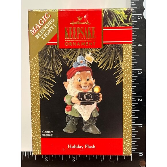 1990 HALLMARK KEEPSAKE ORNAMENT QLX733-3 HOLIDAY FLASH GNOME CAMERA MAGIC - Picture 2 of 8